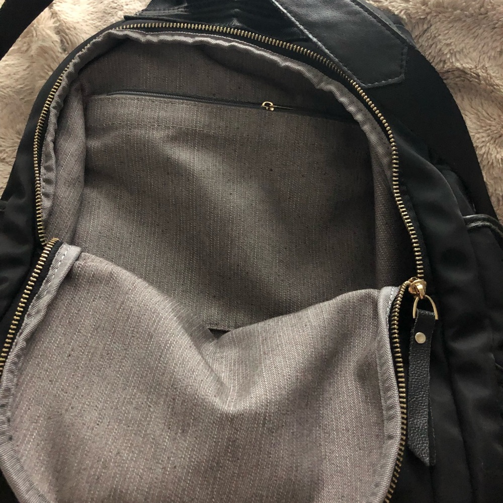 Backpack - Picture 2 of 5